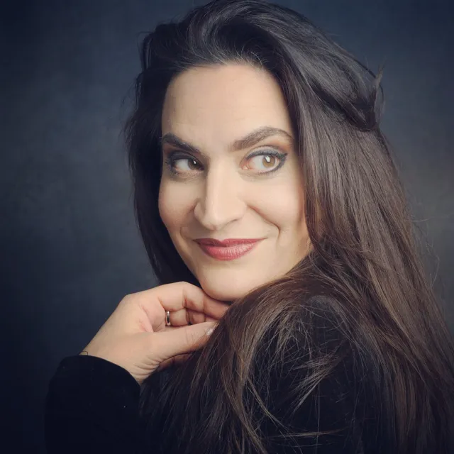 Portrait of mezzo-soprano Nicole Piccolomini