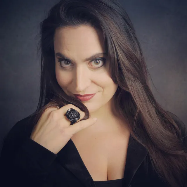 Portrait of mezzo-soprano Nicole Piccolomini