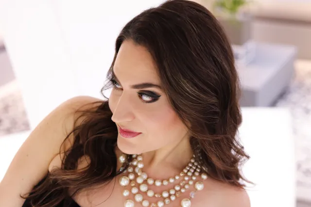 Portrait of mezzo-soprano Nicole Piccolomini