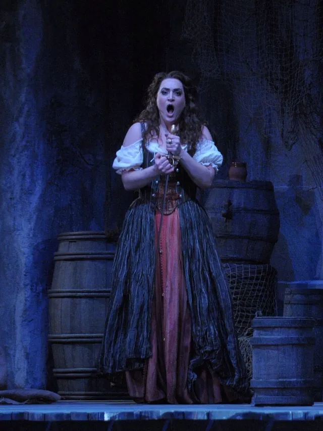 Nicole Piccolomini as Maddalena in Rigoletto at Lyric Opera of Chicago